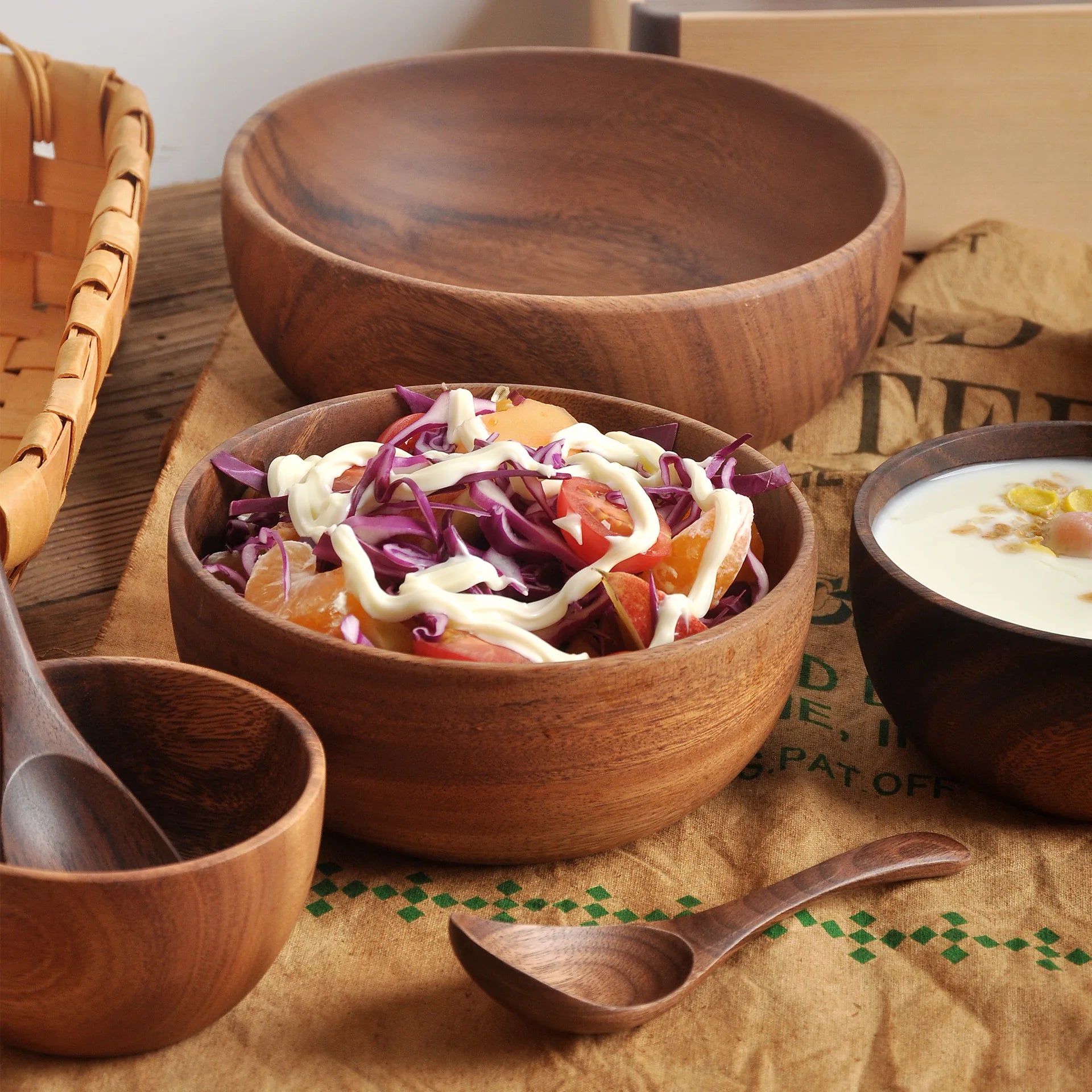 Japanese Retro Wooden Salad Bowl Heat-resistant Wooden Bowl Suitable Decorating Kitchen Utensils with Fruit Vegetable Ice Cream